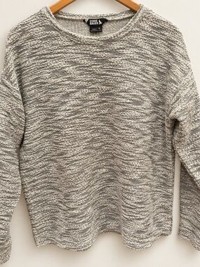 Eddie Bauer  women’s Crewneck Knit Sweater in Light Gray